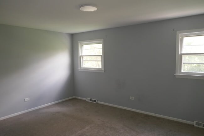 Building Photo - 22750 Valley Dr