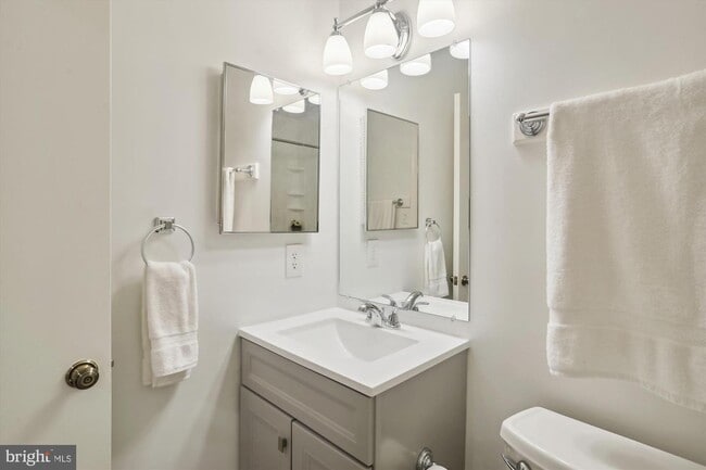 Building Photo - 7561 Heatherton Ln