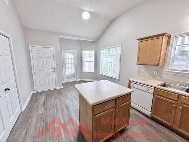 Building Photo - 2150 Berry Bush Ln