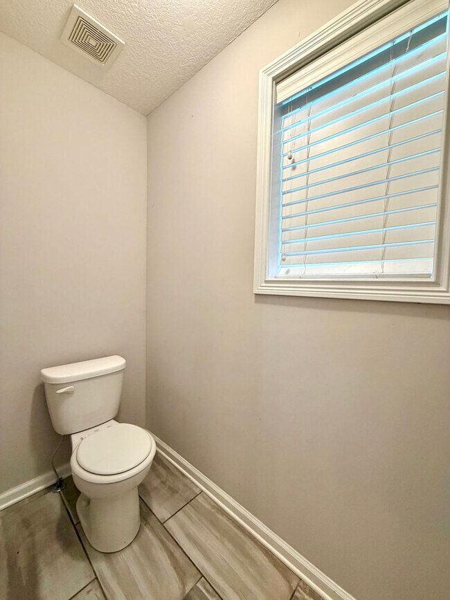 Building Photo - 1137 Gentry Dr