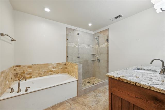 Building Photo - 211 Sendero Dr
