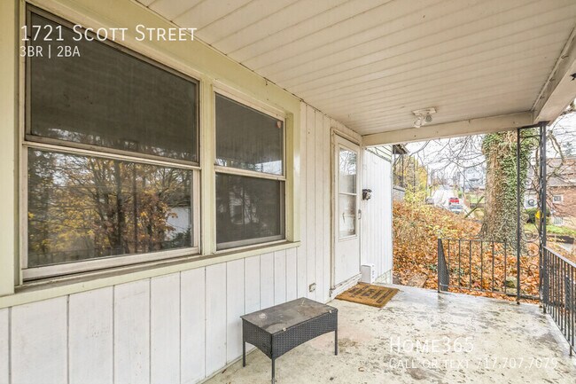 Building Photo - 1721 Scott St