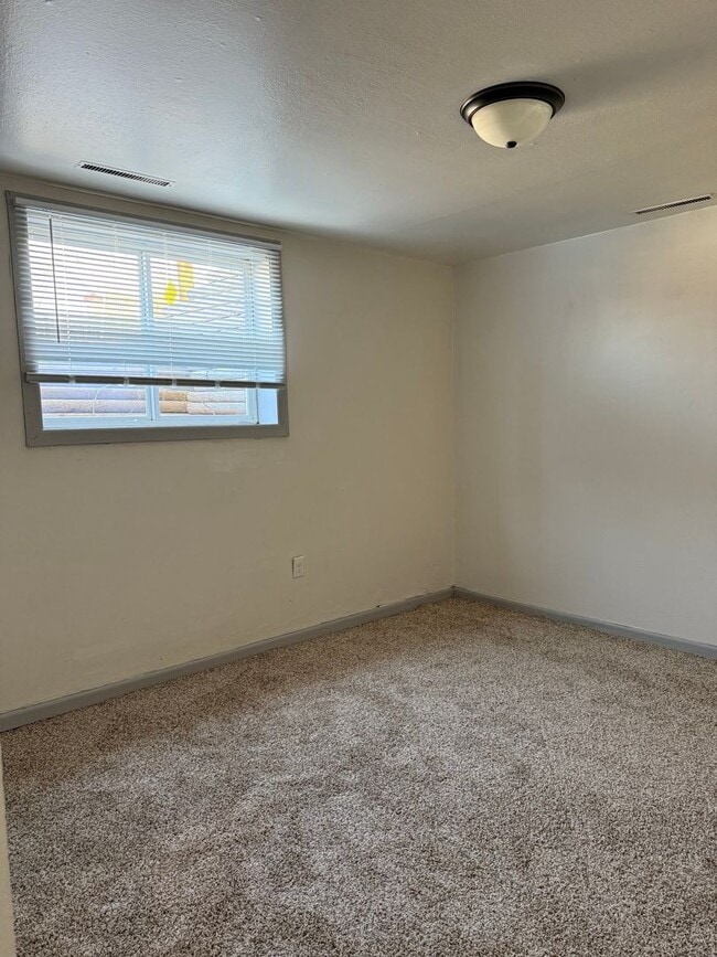 Building Photo - 505 3rd St NE