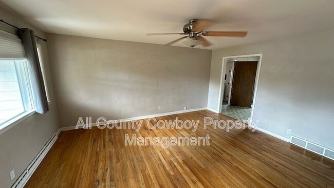 Building Photo - 2115 E Sheridan St