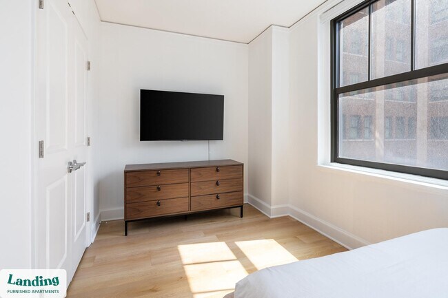 Building Photo - 933 McGee St