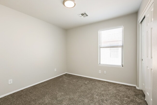 Building Photo - 5422 S Dove Valley