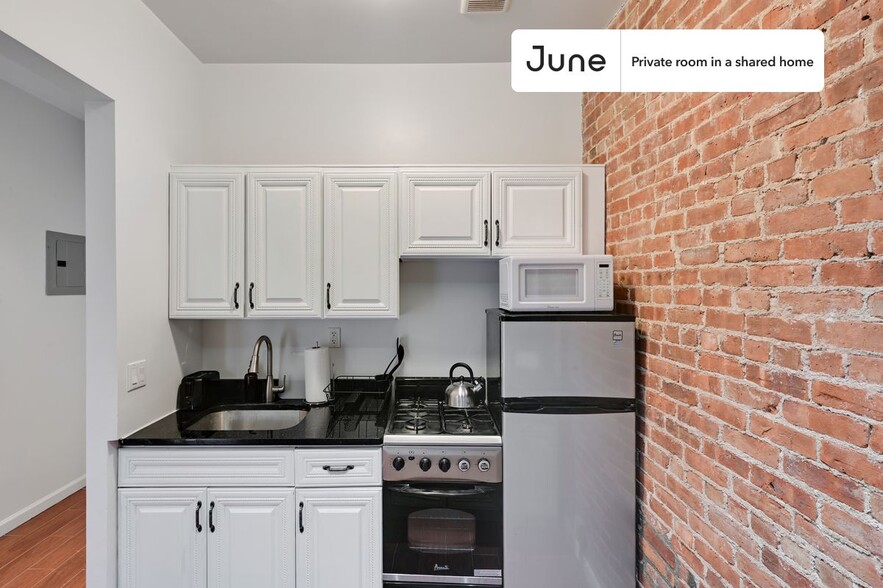 Building Photo - Private bedroom in 2 bed/1 bath Home