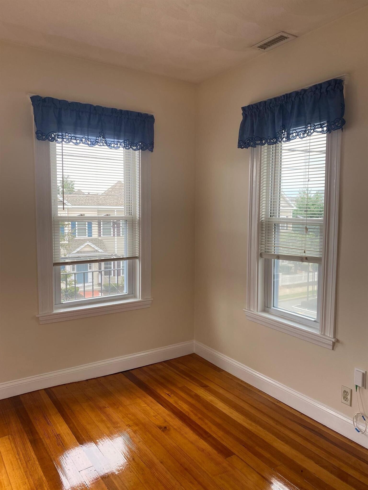 Building Photo - 188 Harvard St