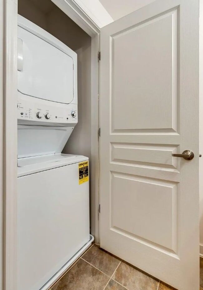 Building Photo - Stylish Condo in the Heart of Nashville – Walk to Vanderbilt!