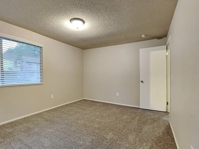 Building Photo - 1733 Gisler Ave