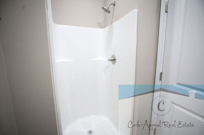 Building Photo - First month move in special $900!! Luxury 2 bed 2 bath apartment - brand new construction!! Washe...