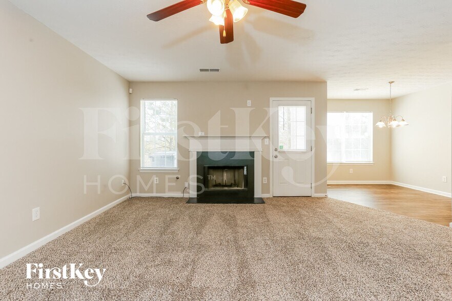 Building Photo - 2692 S Hills