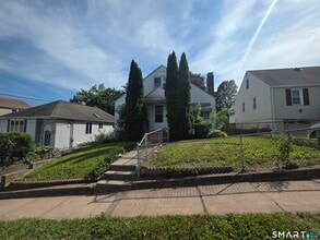 Building Photo - 26 Cumley St