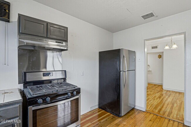 Building Photo - 7921 Lirio Rd