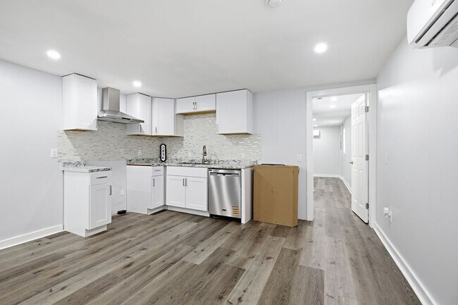 Building Photo - 2336 Clifton Ave