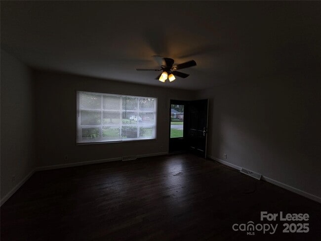 Building Photo - 3721 Driftwood Dr