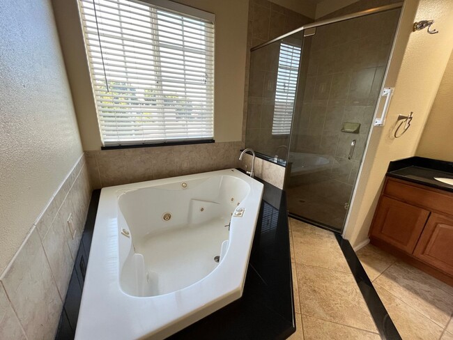 Building Photo - Upgraded and Beautiful Spacious 4 Bedroom ...