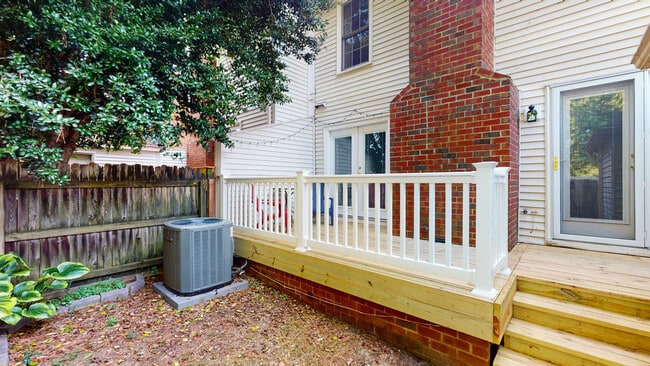 Building Photo - 742 Lord Dunmore Dr