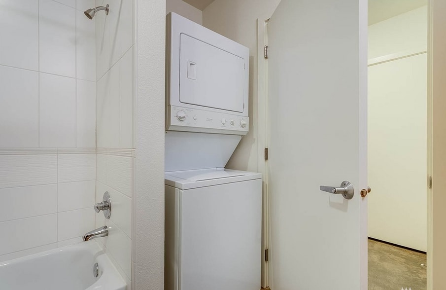 W/D in unit - 1610 Belmont Ave