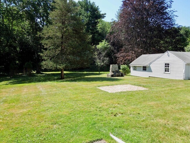 Building Photo - 2 Briarwood Ct