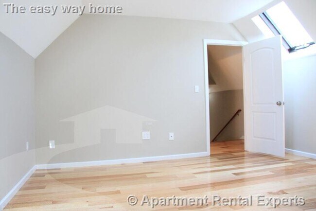 Building Photo - 17 Bow St