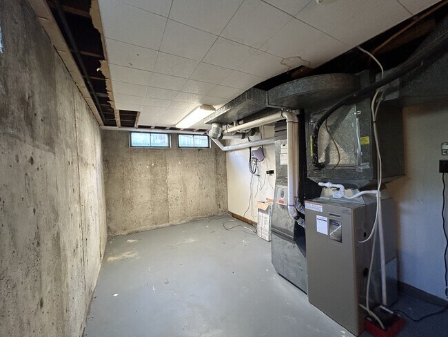 Building Photo - 1311 E Maple Ave