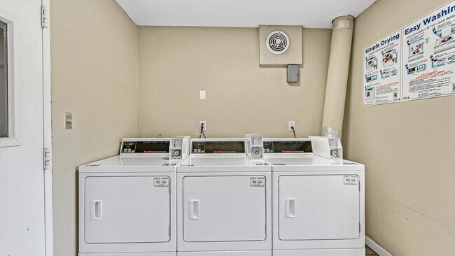 Building Photo - 66 Fairmount Ave