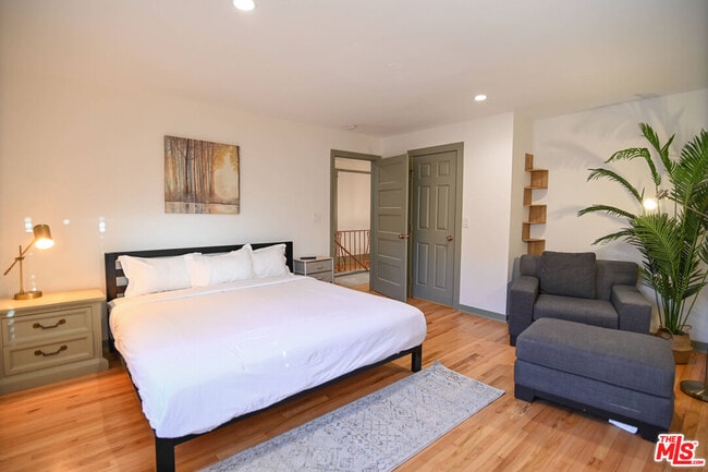 Building Photo - 1600 N Kingsley Dr