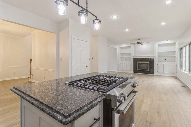 Building Photo - GREAT LOCATION IN COUNTRY CLUB!! 4 Bedroom, 3.5 Bathroom Home in Clive