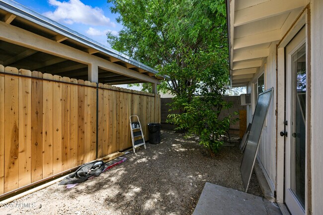 Building Photo - 5833 W John Cabot Rd