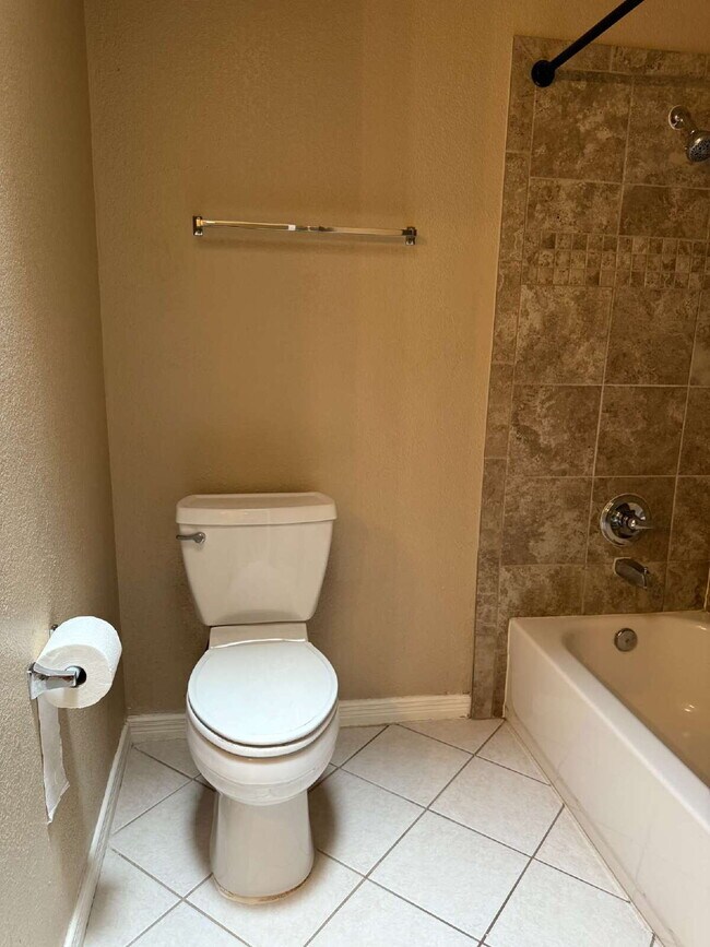 Building Photo - "Charming 3-Bed, 2-Bath Oasis in El Paso -...