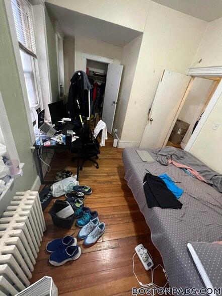 Building Photo - 447 Park Dr