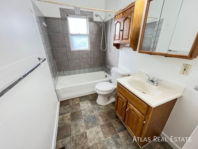 Building Photo - 2519 Wood Ave