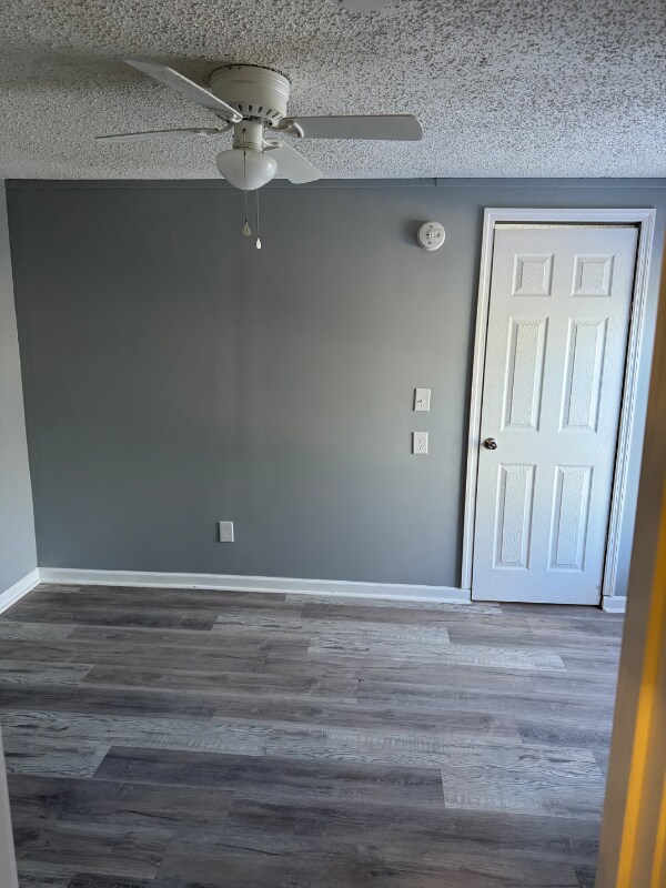 Building Photo - 924 W 49th St