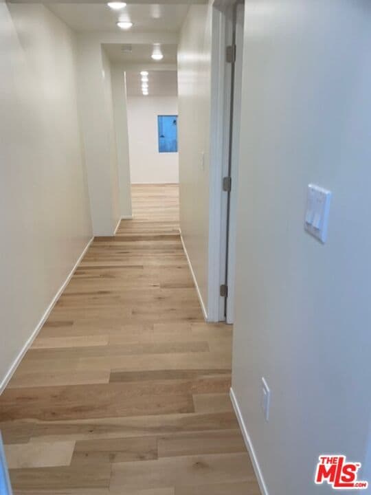Building Photo - 245 Windward Ave