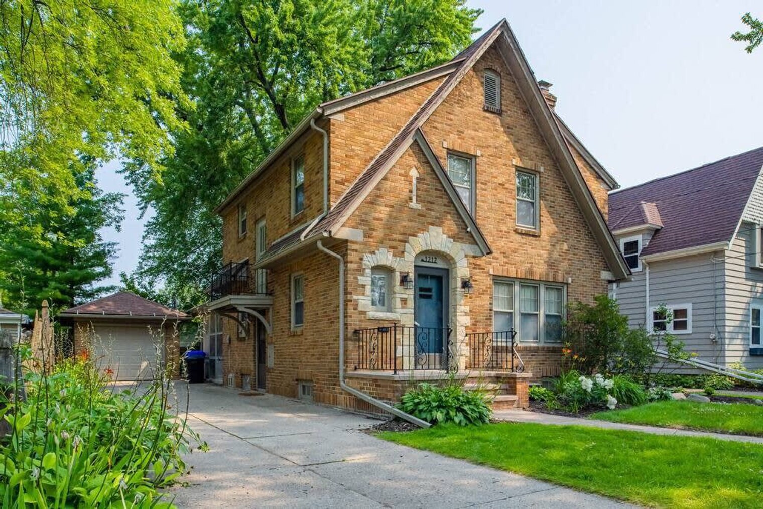 Building Photo - 1212 W Winnebago St