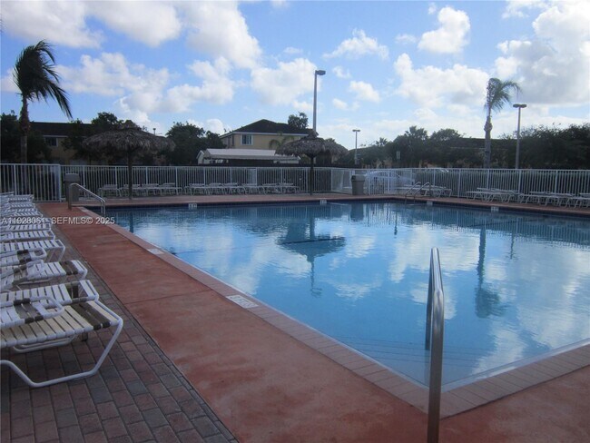 Building Photo - 1652 SE 28th St