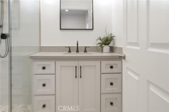 Building Photo - 215 E 2nd St