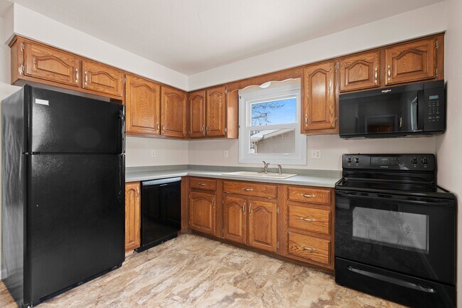 Building Photo - 1045 Green Acres Ln