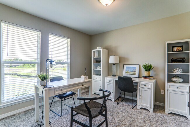 Building Photo - 301 Loris Wy