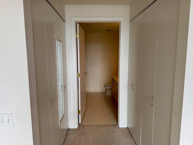 Building Photo - 1515 S Prairie Ave