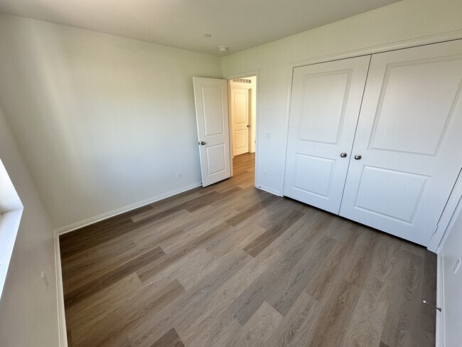 Building Photo - 114 S Lassen Ave