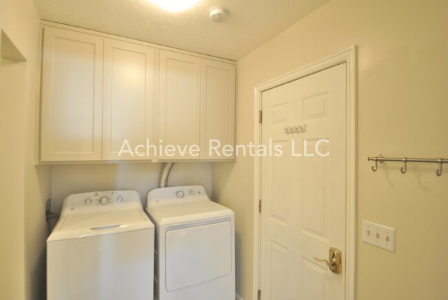 Building Photo - 637 E 950 S