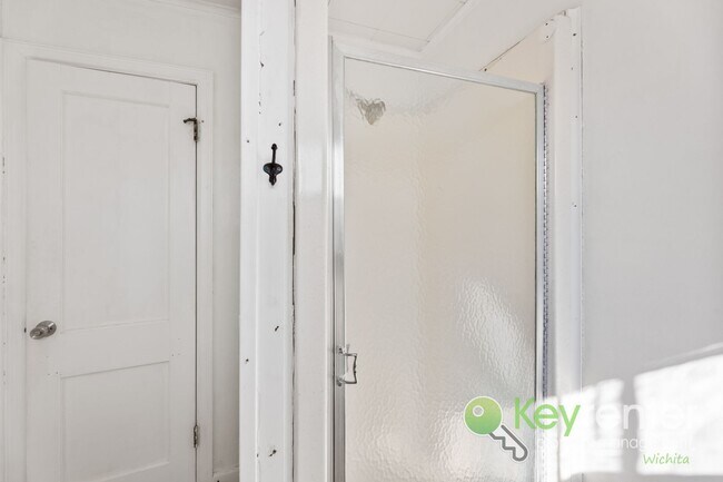 Building Photo - E Lewis St Duplex