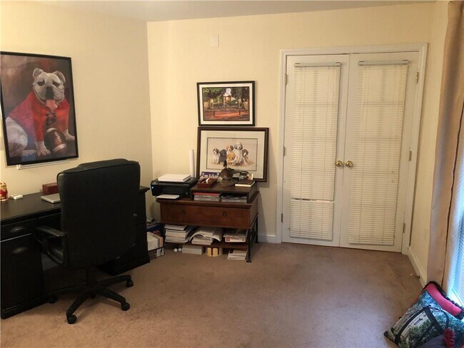 Building Photo - 4209 Pine Heights Dr NE