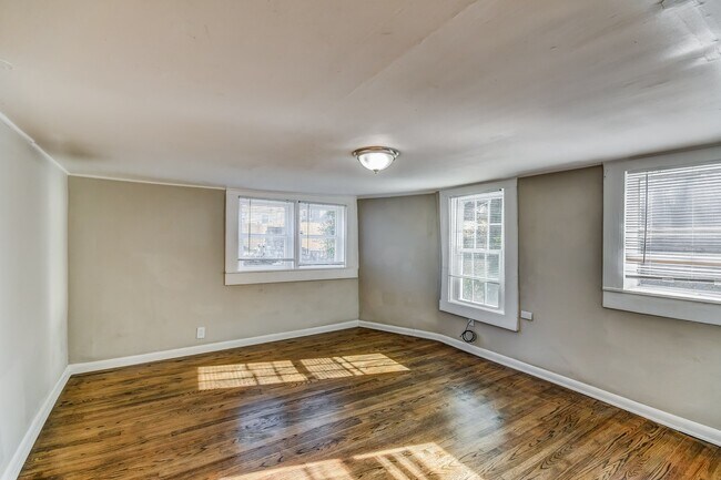 Building Photo - 1615 1st St S