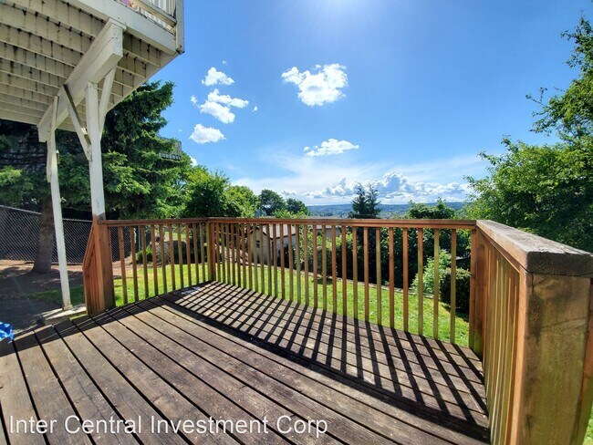 Primary Photo - 3 br, 1 bath House - 611 Cedar Ave South