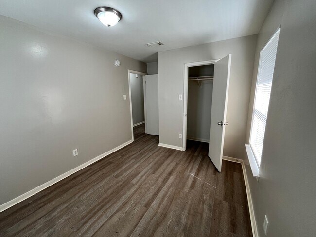 Building Photo - 9406 Alcala