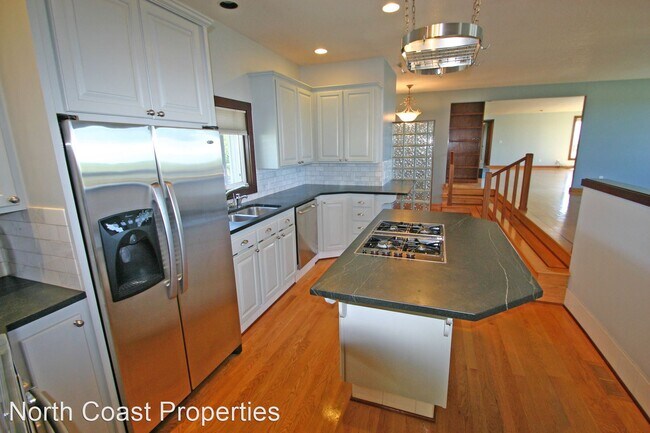 Building Photo - 5 br, 3.5 bath House - 89880 Ocean Drive