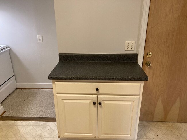 Building Photo - Meadowbrook